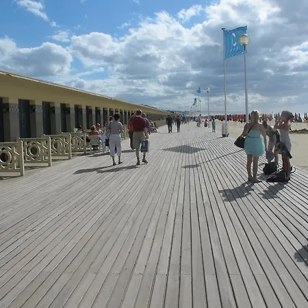 Un Homme Et Femme Deauville